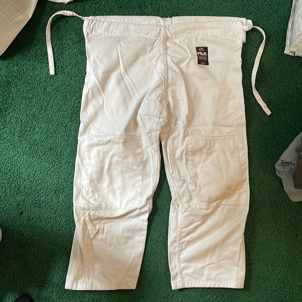 Lightly worn white jiu jitsu pants